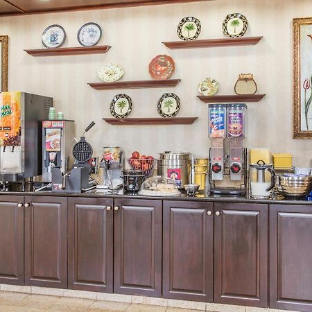 Days Inn & Suites By Wyndham Columbia Airport West Columbia Eksteriør bilde