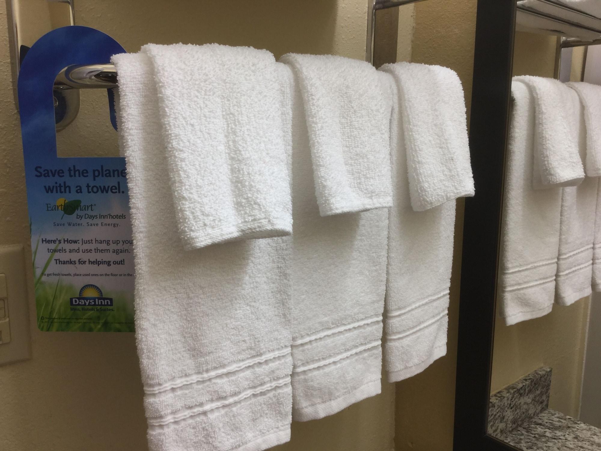 Days Inn & Suites By Wyndham Columbia Airport West Columbia Eksteriør bilde