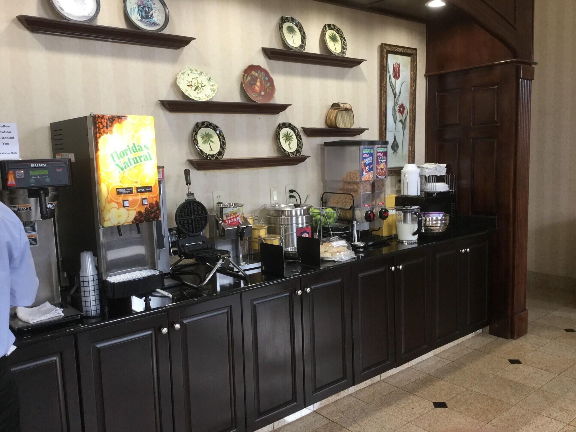 Days Inn & Suites By Wyndham Columbia Airport West Columbia Eksteriør bilde