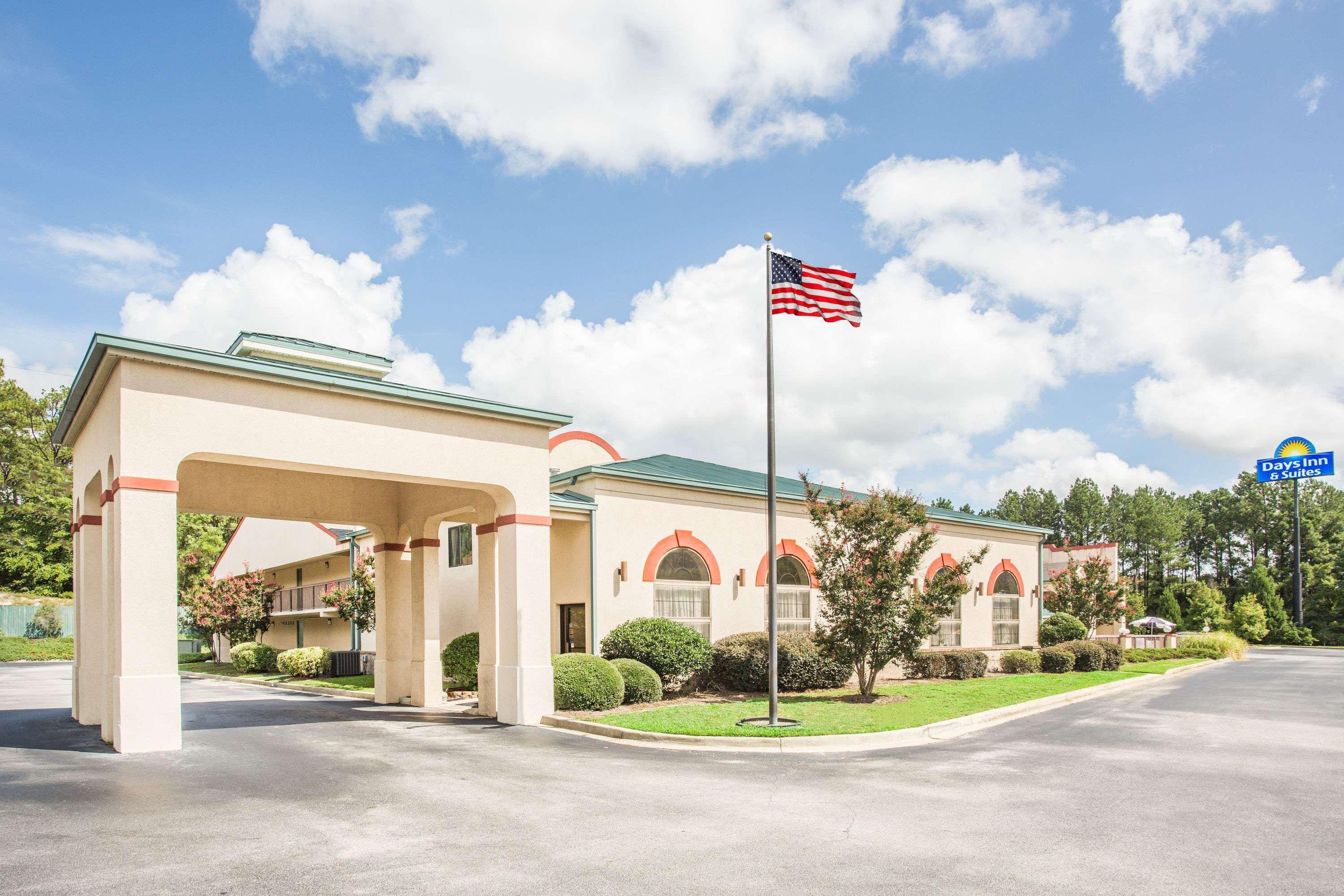 Days Inn & Suites By Wyndham Columbia Airport West Columbia Eksteriør bilde