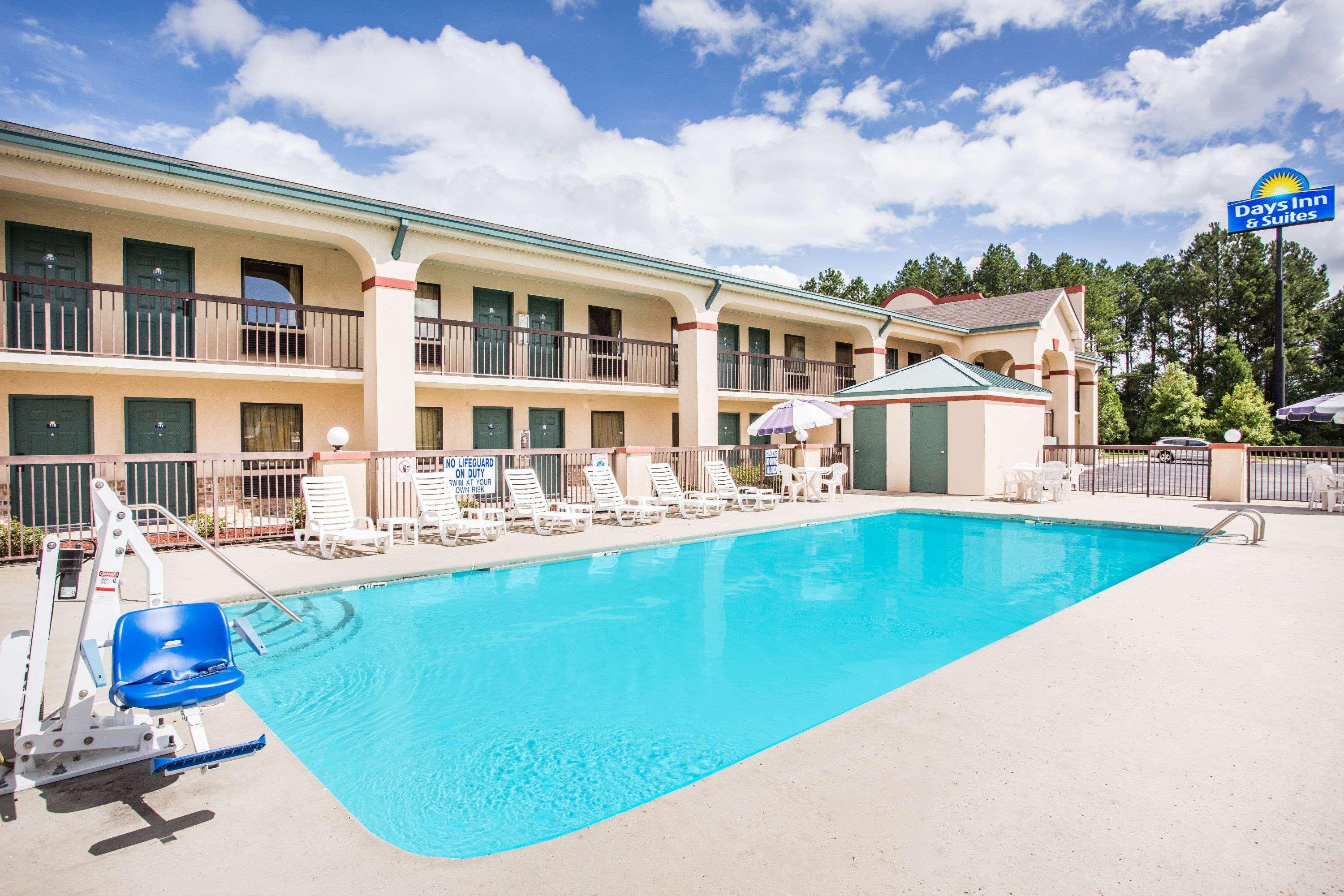 Days Inn & Suites By Wyndham Columbia Airport West Columbia Eksteriør bilde