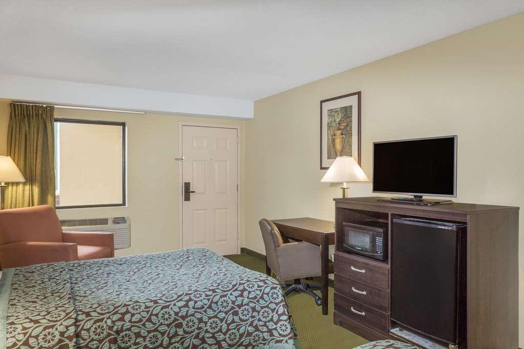 Days Inn & Suites By Wyndham Columbia Airport West Columbia Rom bilde