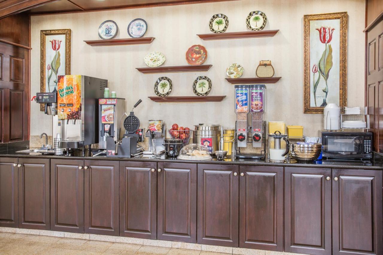 Days Inn & Suites By Wyndham Columbia Airport West Columbia Eksteriør bilde